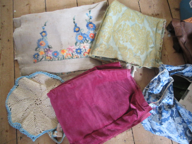 BOX OF MISCELLANEOUS ITEMS Image