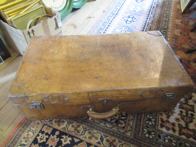 LARGE LEATHER SUITCASE Image