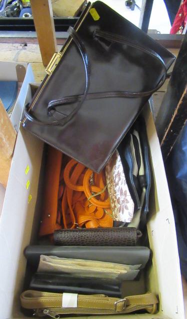 VINTAGE ACKERY HANDBAG AND OTHERS ETC Image