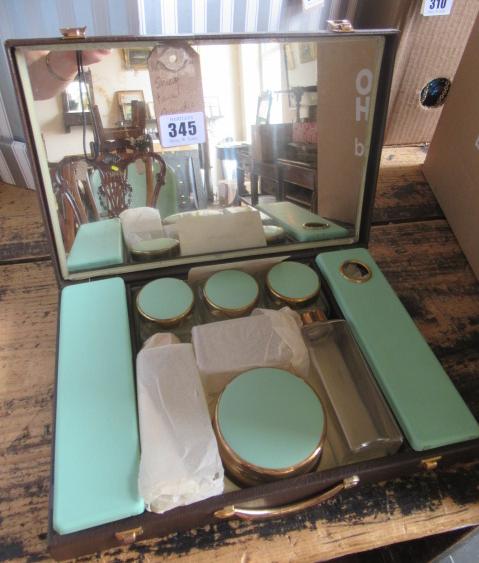 SMALL TRAVEL COSMETICS CASE Image
