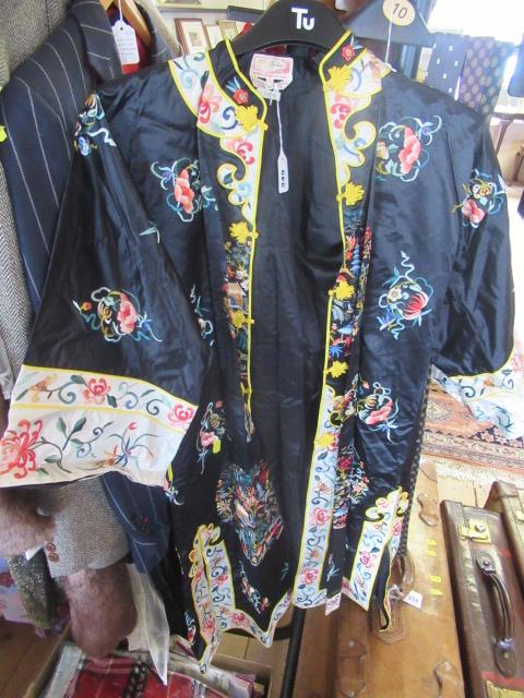 CHINESE BLACK EMBROIDERED KIMONO Image