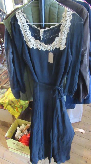 1930S LACE TRIMMED BLACK DRESS Image