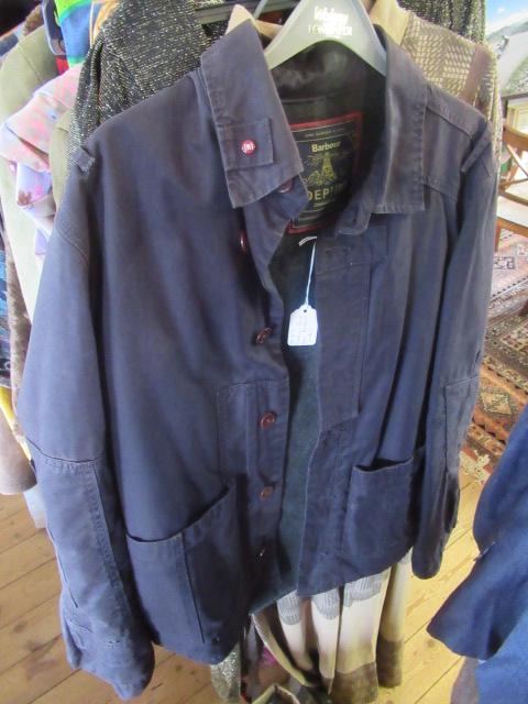 MEDIUM NAVY BLUE BARBOUR JACKET Image