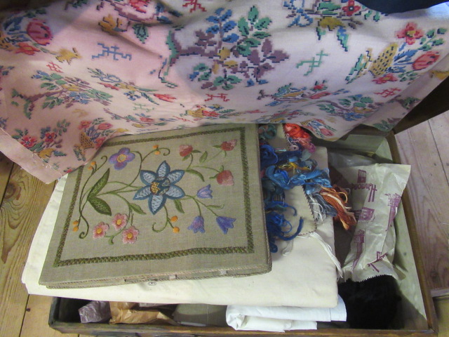 SUITCASE OF EMBROIDERY ACCOUTREMENTS Image