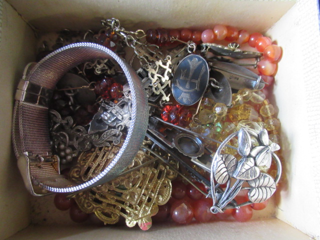 VINTAGE COSTUME JEWELLERY Image