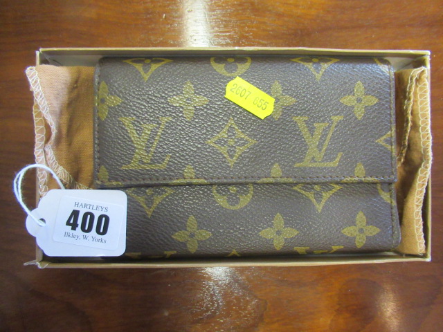 BOXED LOUIS VUITTON PURSE Image