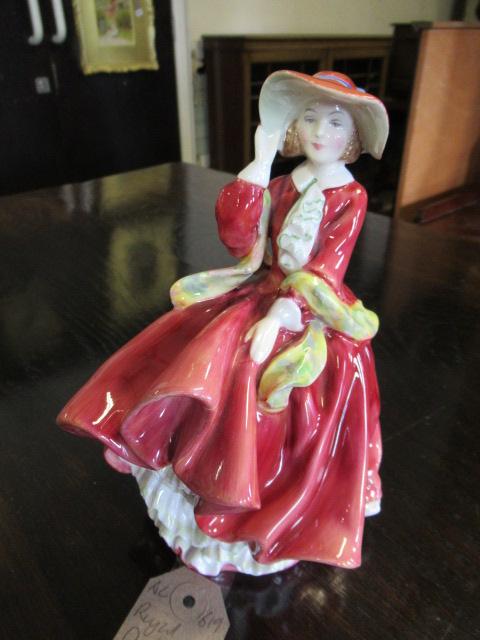 ROYAL DOULTON FIGURE TOP OF THE HILL Image