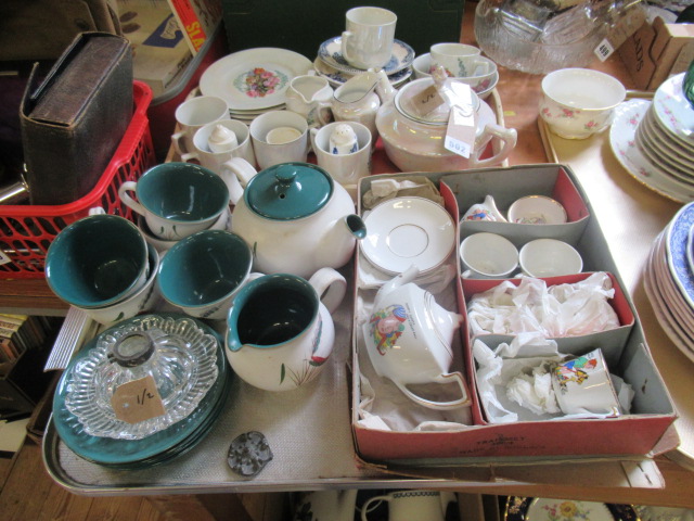 TWO TRAYS OF CHINA TEASETS ETC Image