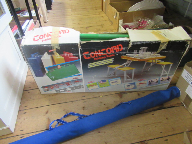 FOLDING PICNIC TABLE AND UMBRELLA Image