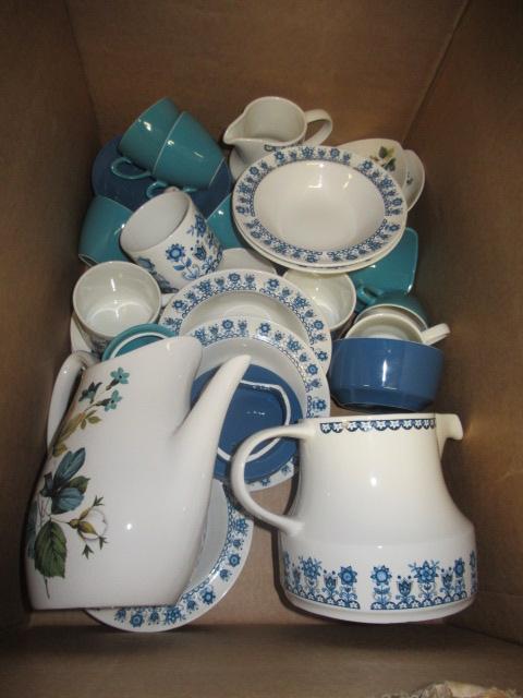 QUANTITY OF VINTAGE MIDWINTER GLENDALE PATTERN COFFEE WARE ETC Image