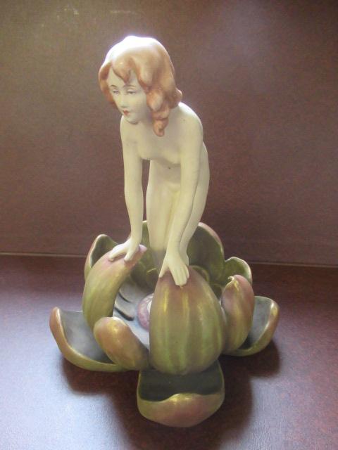 ROYAL DUX ART NOUVEAU FIGURE Image