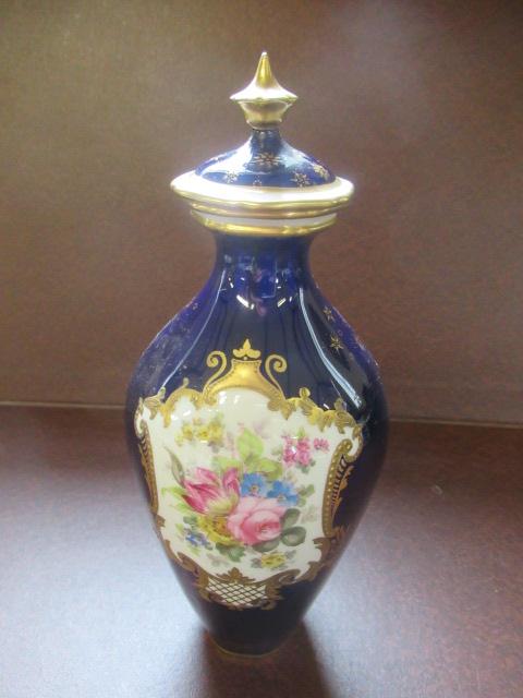 ROYAL CROWN DERBY LIDDED JAR Image