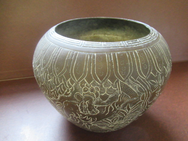 FOUR CHARACTER MARK BRONZE CHINESE POT Image
