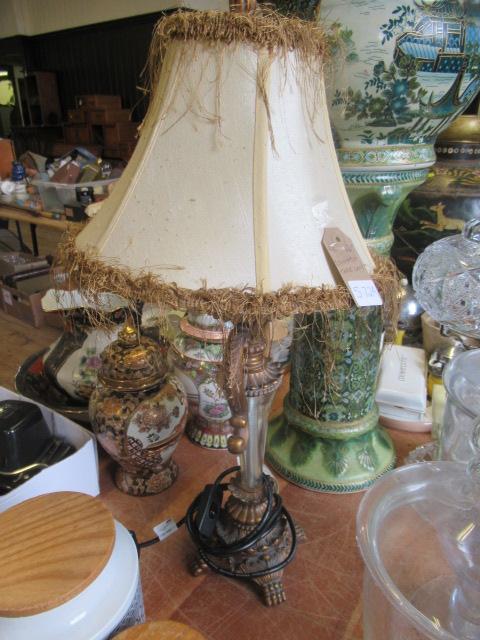 DECORATIVE TABLE LAMP Image