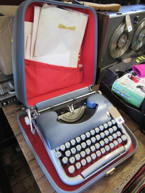 BEAUCOURT PORTABLE TYPEWRITER Image