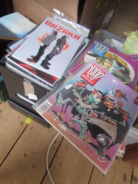 LARGE QUANTITY OF COMICS INCLUDING DC AND MARVEL ETC Image
