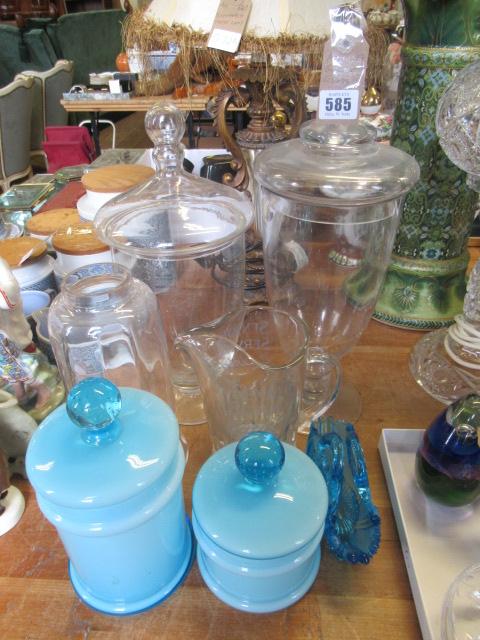 QUANTITY OF GLASS Image