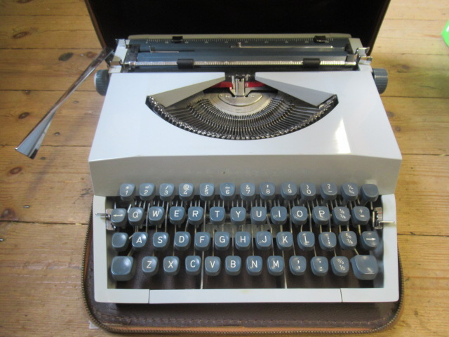 IMPERIAL TYPEWRITER Image