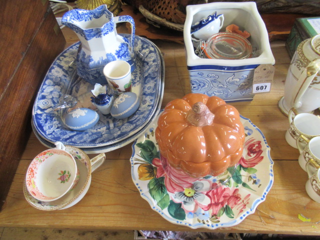QUANTITY OF MIXED CHINA Image