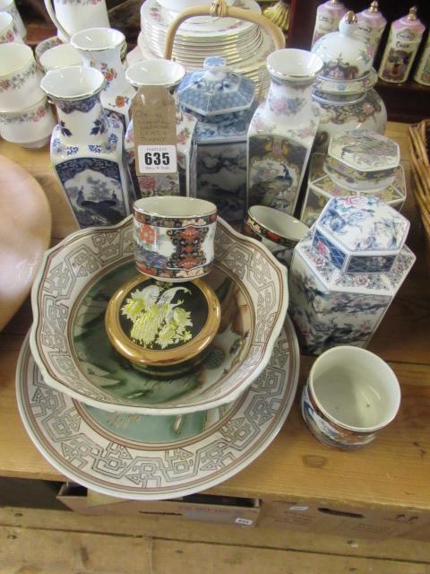 QUANTITY OF ORIENTAL WARE INCLUDING VASES AND A TEAPOT Image