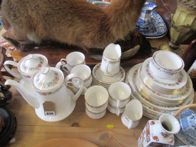 THIRTY SIX PIECE PARAGON BELINDA PATTERN DINNER SERVICE Image