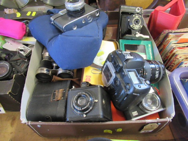 BOX OF VINTAGE CAMERAS ETC Image
