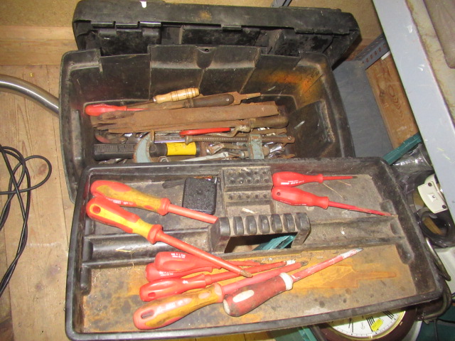 BOX OF MIXED TOOLS Image