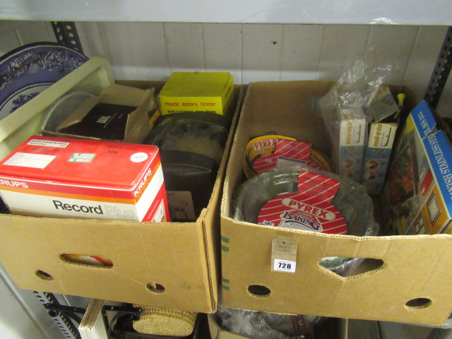 TWO BOXES OF VINTAGE KITCHENALIA Image