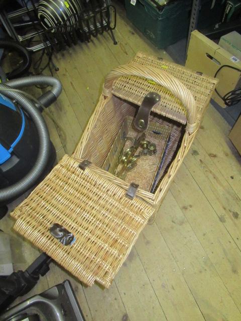 PICNIC BASKET AND BRASS HANDLES Image