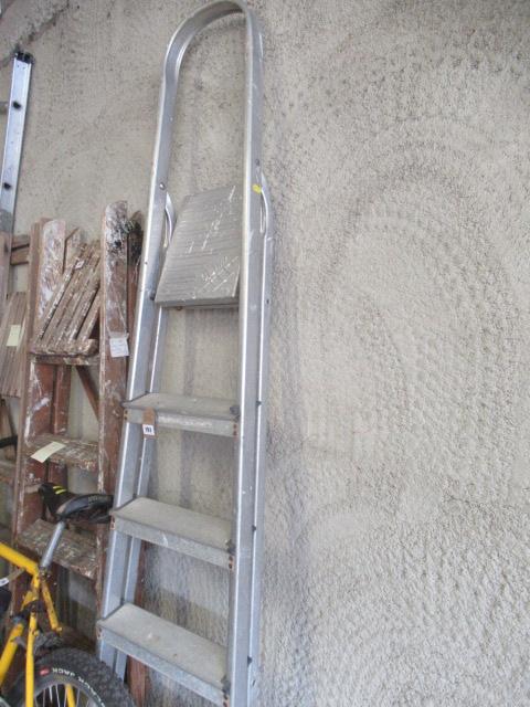 ALUMINIUM STEP LADDER Image