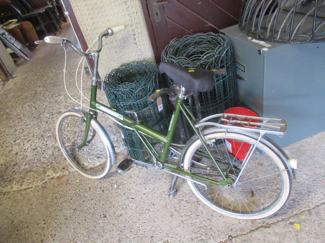 LADYS VINTAGE RALEIGH 20 FOLDING BIKE Image