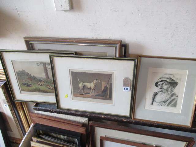 QUANTITY OF PICTURES AND PRINTS Image