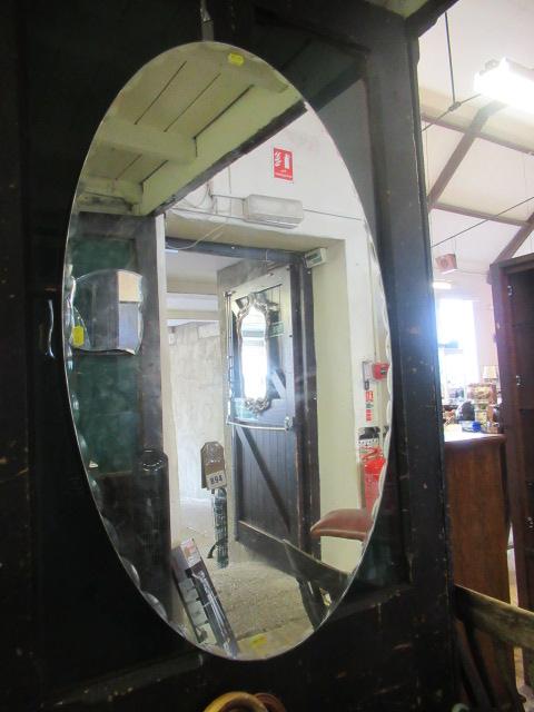 LARGE OVAL FRAMELESS MIRROR Image