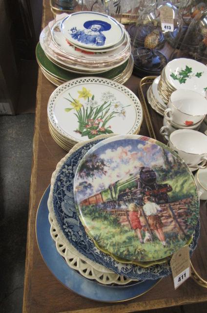 QUANTITY OF DECORATIVE PLATES Image