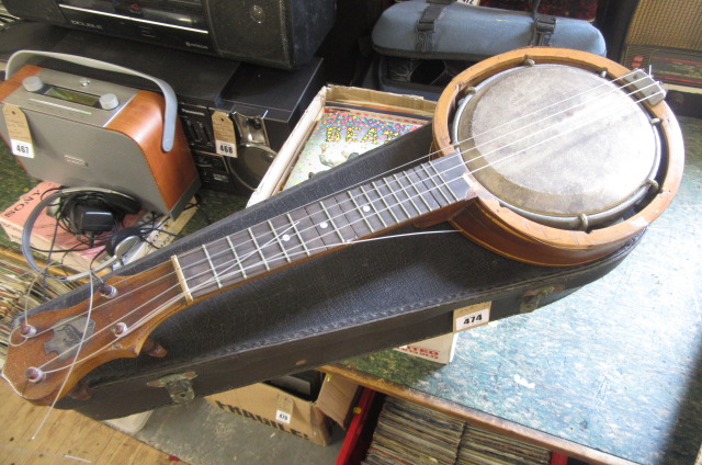UKULELE/BANJO AND CASE Image