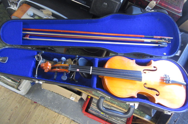 CASED VIOLIN Image