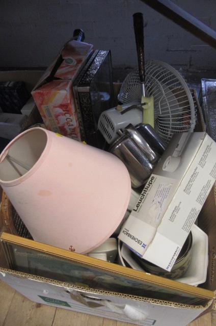 BOX OF MISCELLANEOUS ITEMS Image