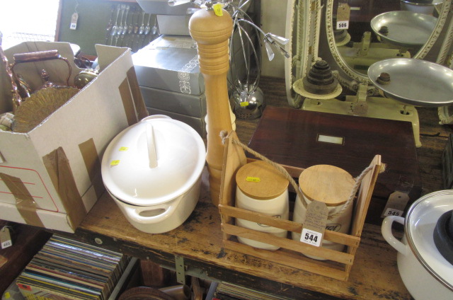 CAST IRON CASSEROLE DISH Image