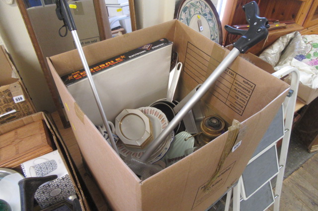 BOX OF MISCELLANEOUS ITEMS Image