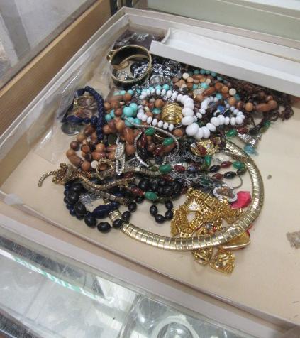 COSTUME JEWELLERY Image