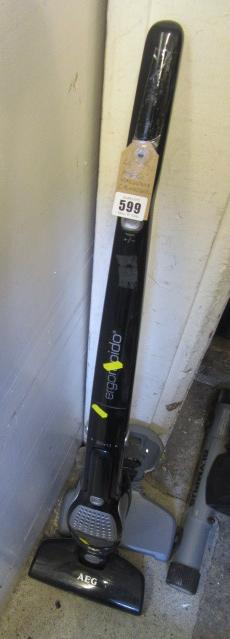 AEG VACUUM AND CHARGER Image