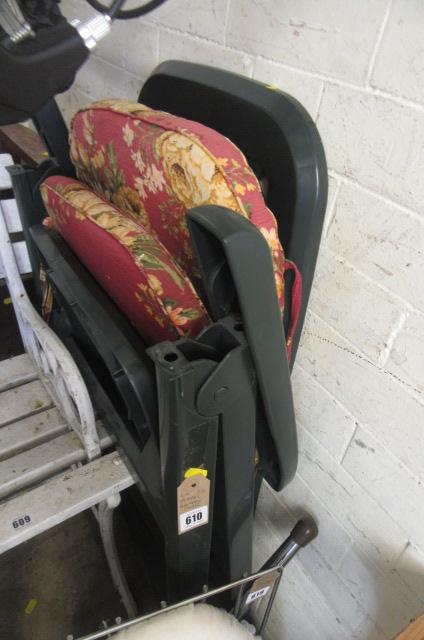 FOLDING GARDEN CHAIR Image