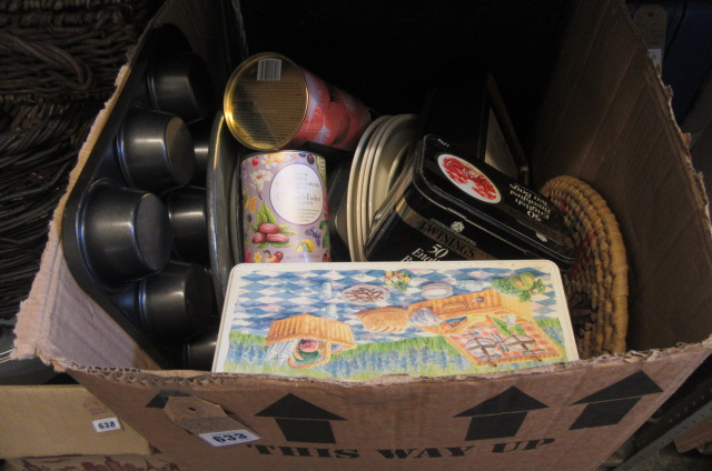 BOX OF KITCHEN ITEMS Image