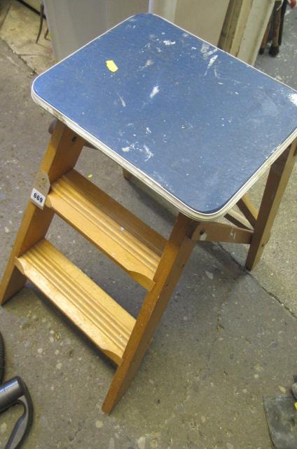 SMALL PAIR WOODEN STEPS Image