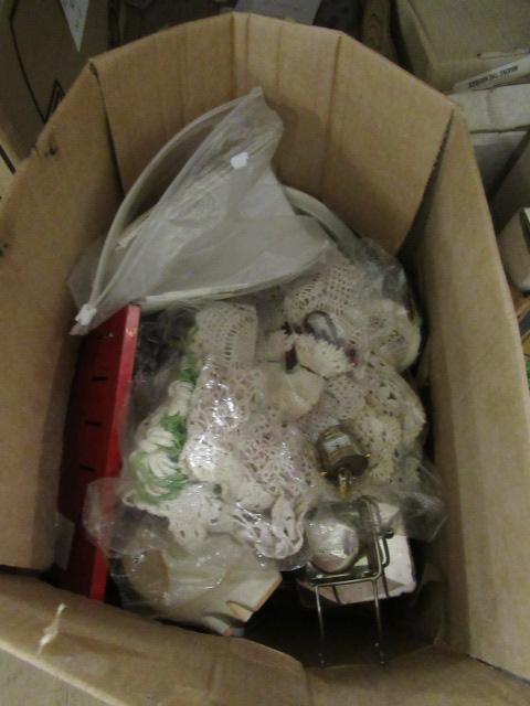 BOX OF MISCELLANEOUS INCLUDING WEDGWOOD Image