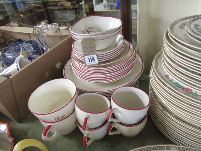 QUANTITY OF CROWN DEVON RETRO DINNER WARE Image