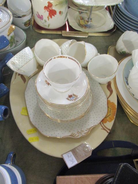 QUANTITY OF CERAMICS Image