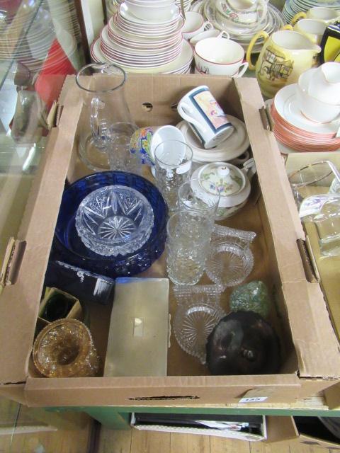 BOX OF MISCELLANEOUS GLASS AND CERAMICS Image