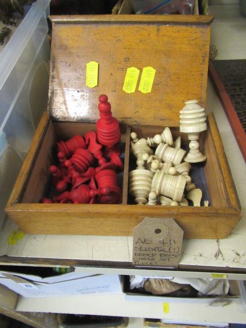 BOXED BONE CHESS PIECES Image