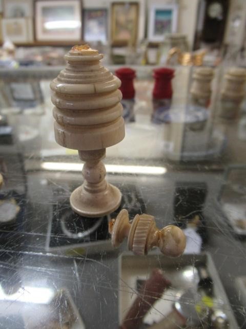 BOXED BONE CHESS PIECES Image